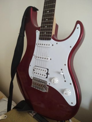 Guitarra Eléctrica Yamaha Pacífica Roja 112VM