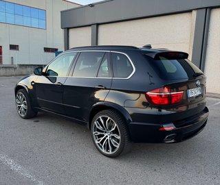 BMW X5 4.8i V8 (355cv)