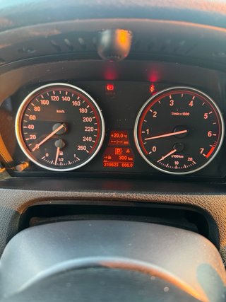 BMW X5 4.8i V8 (355cv)