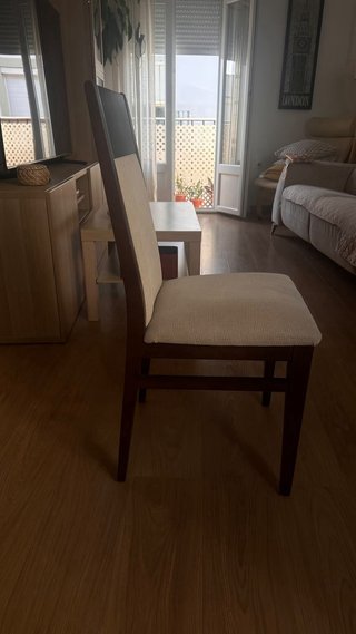 Mesa extensible y 4 sillas