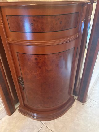 Mueble bar esquinero con espejo