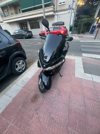 Suzuki Burgman 125 Negra