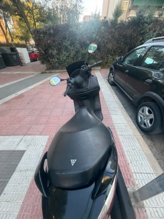 Suzuki Burgman 125 Negra