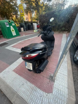 Suzuki Burgman 125 Negra