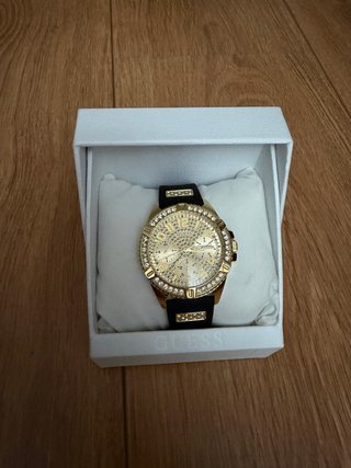 Reloj Guess Dorado y Negro