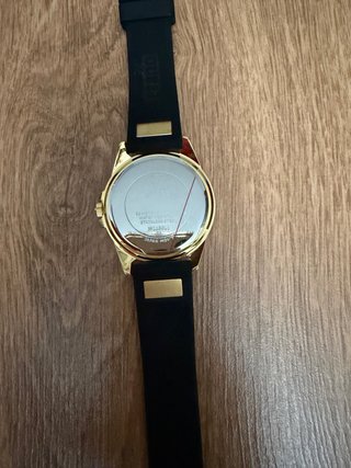 Reloj Guess Dorado y Negro