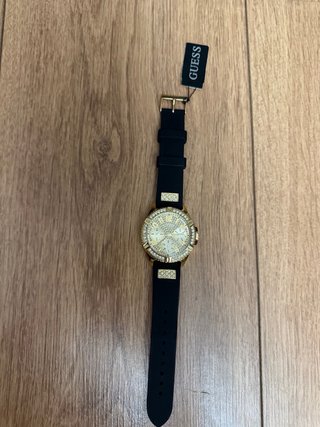 Reloj Guess Dorado y Negro