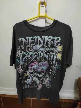 Camiseta gráfica gris Bershka