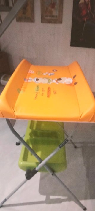 Cambiador de bebé naranja