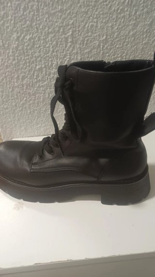 Stivali neri con lacci