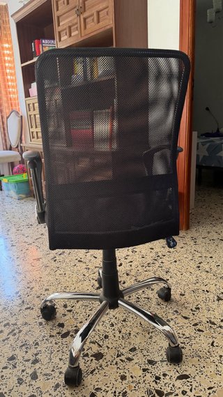 Silla de oficina ergonómica negra