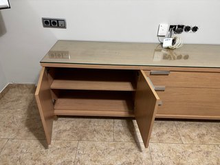 Mueble de salón madera y cristal