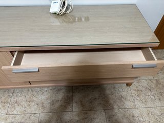 Mueble de salón madera y cristal
