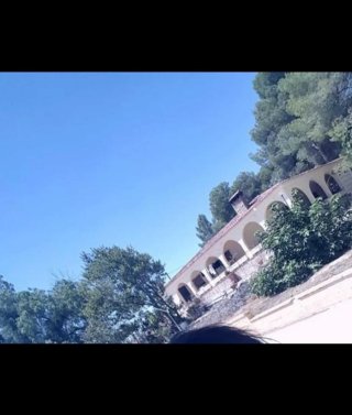 Se vende chalet con piscina y vistas abiertas