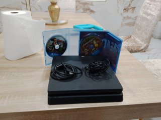 PS4 Nera + Minecraft e Ratchet & Clank SENZA CONTROLLER