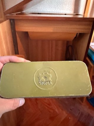Mueble Sigma para máquina de coser.