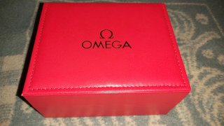 Caja de reloj Omega roja