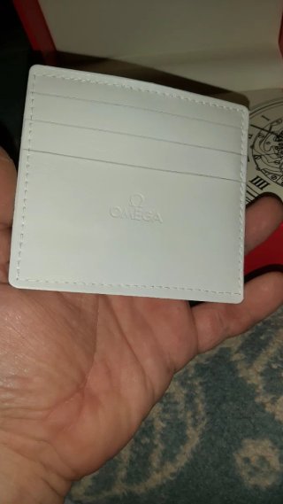 Caja de reloj Omega roja