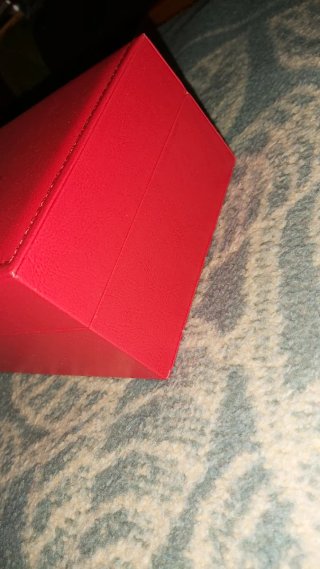 Caja de reloj Omega roja