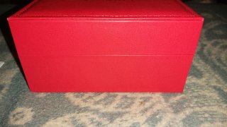 Caja de reloj Omega roja