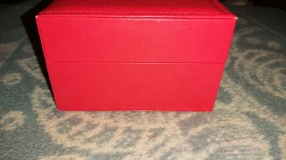 Caja de reloj Omega roja