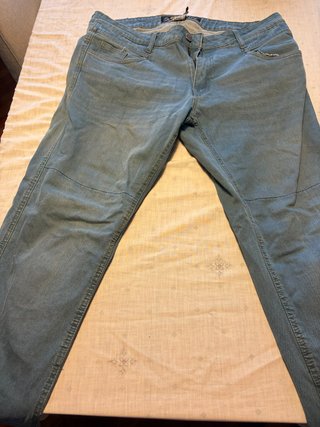 Pantalón vaquero hombre moto con protecciones