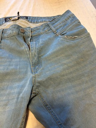 Pantalón vaquero hombre moto con protecciones