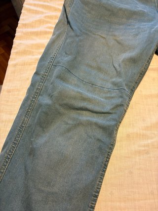 Pantalón vaquero hombre moto con protecciones