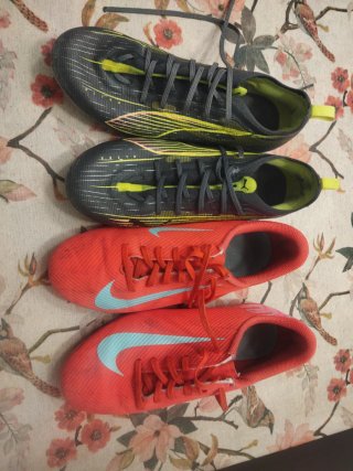 Scarpe da calcio Nike e Puma per bambino Taglia 37.5