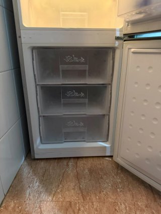 Nevera Beko plateada