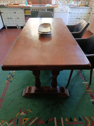 Mesa de comedor de madera de cerezo