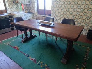 Mesa de comedor de madera de cerezo
