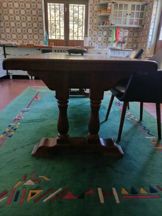 Mesa de comedor de madera de cerezo