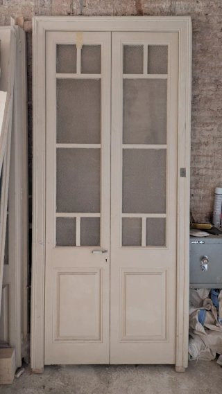 Puerta de madera antigua doble hoja