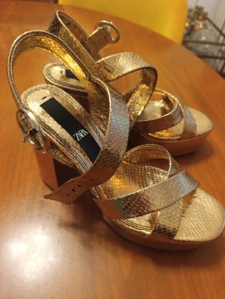 Sandalias Zara Doradas Tacón