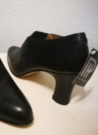 Zapatos tacón piel negros talla 37