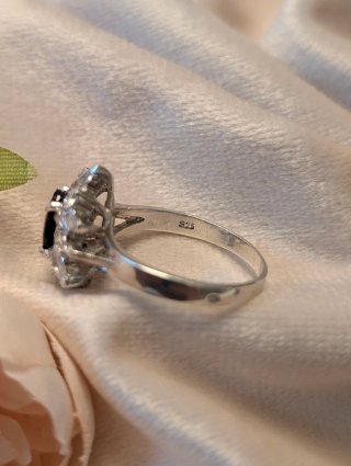 Anello in Argento con Zaffiro Naturale