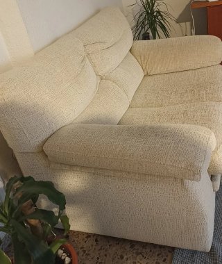 Sofá de 2 plazas en tela beige