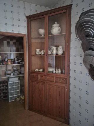 Vitrina rinconera madera y cristal