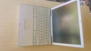 Ordenador portátil Apple antiguo