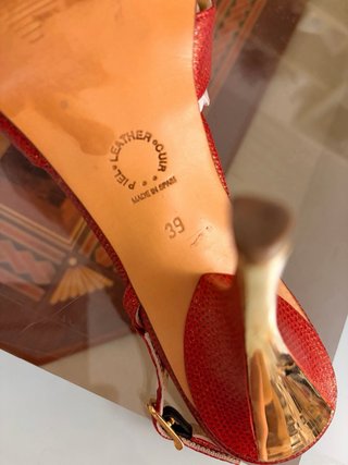 Zapatos de tacón rojos de la zapatería Nicolas