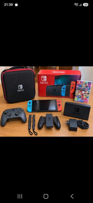 Nintendo Switch con Mario Kart 8 Deluxe e accessori