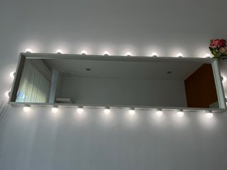 Espejo con luces LED