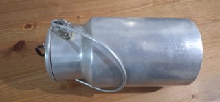 Lechera antigua de aluminio