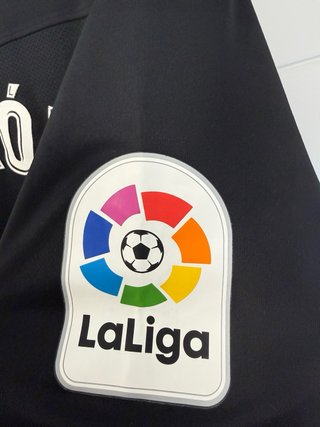 Camiseta oficial del Granada CF temporada 21-22.