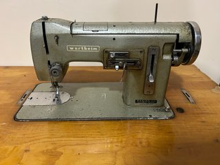 Máquina de coser Wertheim con mueble