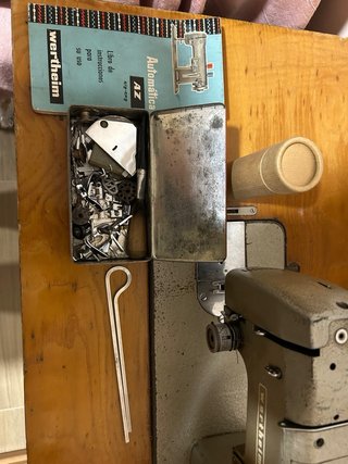 Máquina de coser Wertheim con mueble