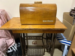 Máquina de coser Wertheim con mueble