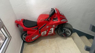 Moto de juguete infantil roja