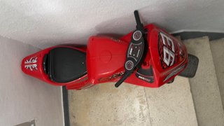 Moto de juguete infantil roja
